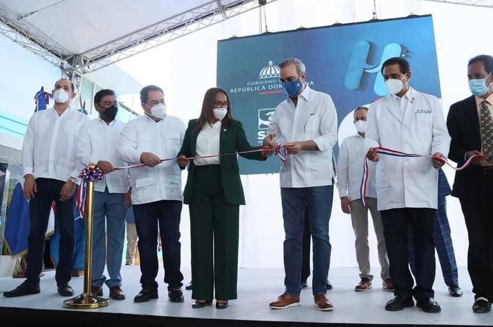 Read more about the article El presidente Luis Abinader deja en funcionamiento de la renovada Emergencia del Hospital Regional Universitario San Vicente de Paúl